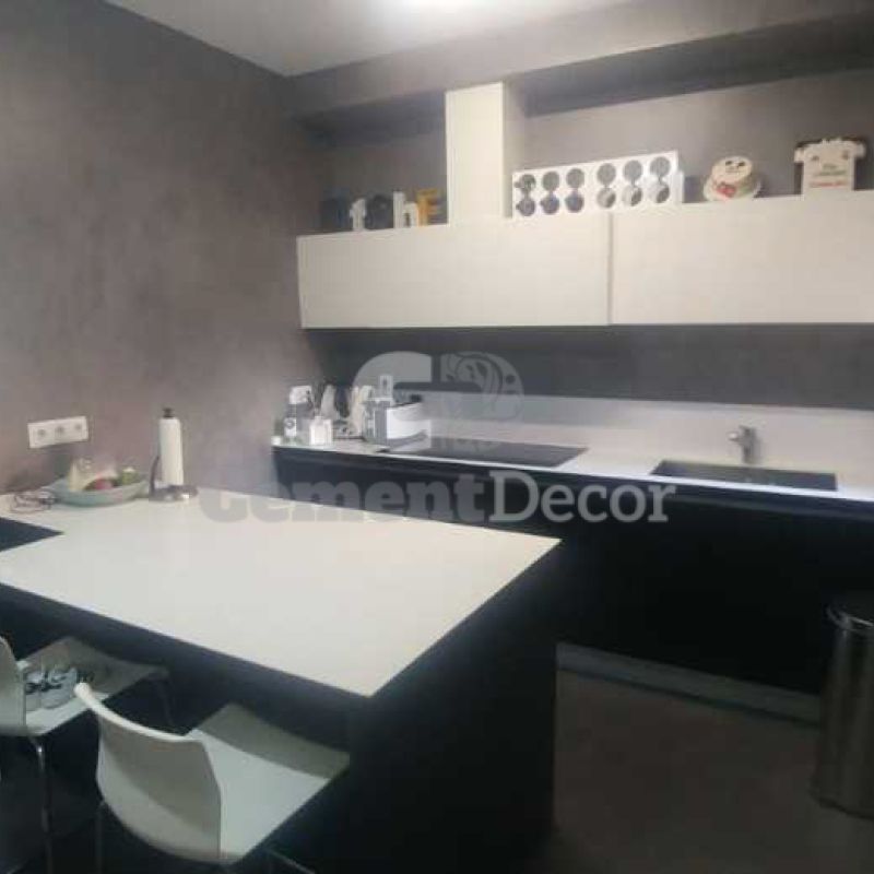 Suelo exterior con microcemento en color de CementDecor